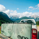 Tapete EVOC Tailgate Pad Stone XL para Cajuela y Transporte de Bicis