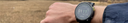 Reloj Garmin GPS para entrenamiento outdoor mostrando métricas de distancia y velocidad, disponible en VeloStore México