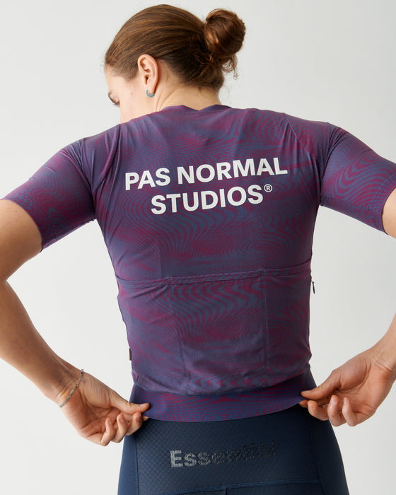 Essential Jersey Pas Normal Studios® para Dama - Velo Store Mx