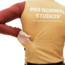 Jersey Manga Larga Pas Normal Studio Mechanism de Dama para Ciclismo