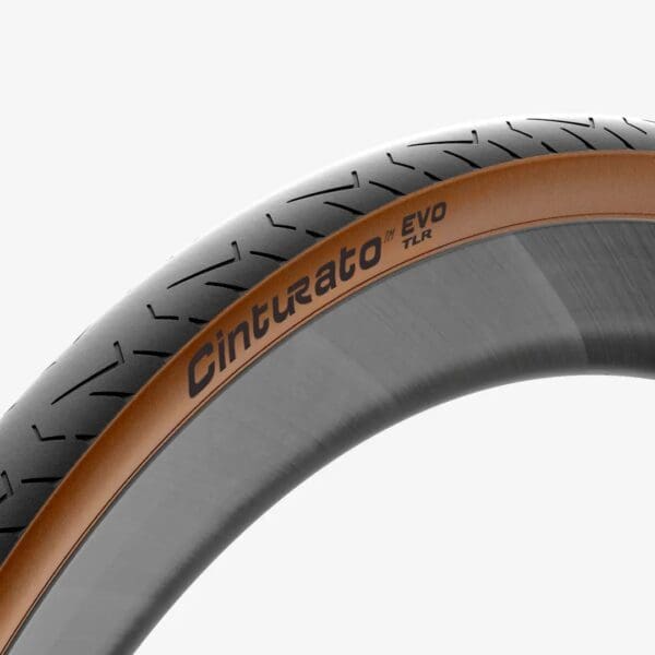 Pirelli Cinturato EVO TLR Classic 700x28: Resistencia y Control