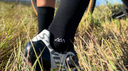 Detalle de calcetas Huizapol en bicicleta de ruta, accesorios de ciclismo mexicanos de alto rendimiento en VeloStore