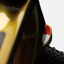 Detalle del cuadro de carbono Velo Store Mx Basso Palta con bandera italiana integrada en el sistema de sujeción