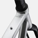 Detalle del cuadro de aluminio y carbono de la bicicleta Velo Store Mx Basso Tera Gravel con marca Basso visible.