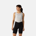 Ciclista mujer vistiendo bib shorts negros Velocio LUXE con tirantes blancos de malla en Velo Store Mx