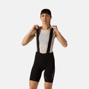 Ciclista con bib shorts negros Velocio Concept de alta compresión y tirantes transpirables de Velo Store Mx