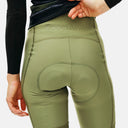 Bibs de ciclismo para mujer Velo Store Mx Essential en color verde oliva con textura técnica y ajuste ergonómico