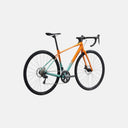 Bicicleta de ruta Velo Store Mx Avail Ar 2 en color naranja y verde azulado con frenos de disco hidráulicos