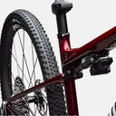 Detalle del cuadro de carbono rojo de la bicicleta Velo Store Mx S-Works Epic 9 con suspensión RockShox SIDLuxe