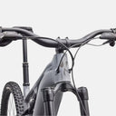 Vista frontal del manillar y cuadro de aleación gris de la bicicleta eléctrica Specialized Turbo Levo 4 de Velo Store Mx