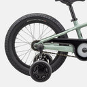 Detalle de la rueda trasera y ruedines de la bicicleta infantil Specialized Riprock Coaster 16 de Velo Store Mx