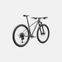 Bicicleta de montaña Specialized Chisel de aleación en color gris, con transmisión SRAM NX Eagle y horquilla RockShox.