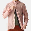 Chaqueta para mujer Velo Store Mx Ultrapack en color rosa, ultraligera, cortavientos y con capucha minimalista.