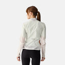 Chaqueta de ciclismo Velo Store Mx Velocio Ultralight para mujer en color blanco, vista trasera con ventilación láser.