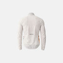 Vista trasera de la chaqueta de ciclismo Velo Store Mx Velocio Ultralight en color natural con ventilación láser.