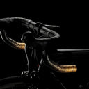Cinta manubrio Velo Store Mx Ciclovation Advanced Leather Touch con diseño degradado negro y dorado en bicicleta