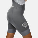 Culote de ciclismo Velo Store Mx Pas Normal Studios Mechanism gris medio con logo y tirantes de malla blanca