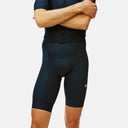 Ciclista con culotte corto con tirantes Velo Store Mx Mechanism en color azul marino oscuro con ajuste de carrera.