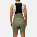 Vista trasera de culotte con tirantes Velo Store Mx Pas Normal Studios Escapism en color verde oliva con bolsillos