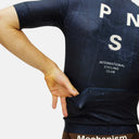 Jersey de ciclismo Velo Store Mx Pas Normal Studios Mechanism azul oscuro con bolsillos traseros y logo PNS