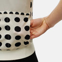 Jersey de ciclismo Velo Store Mx para mujer con estampado de puntos negros sobre fondo blanco y bolsillos traseros
