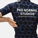 Jersey de ciclismo Velo Store Mx Pas Normal Studios para mujer en azul marino con estampado de puntos oscuros