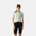 Jersey de ciclismo Velocio Ultralight Mesh verde claro para mujer, diseño transpirable de malla técnica en Velo Store Mx