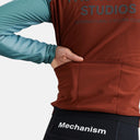 Jersey térmico de ciclismo Velo Store Mx Pas Normal Studios con bolsillos traseros en tonos terracota y azul