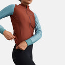 Jersey térmico de ciclismo Velo Store Mx Pas Normal Studios para mujer con mangas azul claro y cuerpo marrón