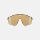 Lentes deportivos Koo Alibi de Velo Store Mx con montura beige y lente Zeiss espejada en tono dorado