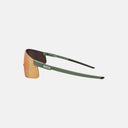 Lentes deportivos Velo Store Mx KOO Nova en color verde oliva con lente espejada naranja, diseño ultraligero.