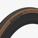 Llanta de ruta Pirelli Cinturato Velo TLR Classic 700x26 con flancos color crema en Velo Store Mx