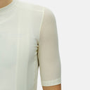 Maillot de ciclismo Pas Normal Studios Essential Light en color blanco hueso con tejido técnico transpirable
