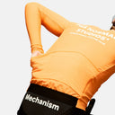 Maillot de ciclismo naranja de manga larga Pas Normal Studios Mechanism con ajuste aerodinámico y bolsillos traseros