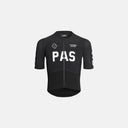 Maillot de ciclismo negro Pas Normal Studios Mechanism Pro con ajuste aerodinámico, tejidos elásticos 4D y logo blanco.