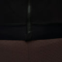 Detalle de la cremallera y tejido técnico negro del maillot Pas Normal Studios Essential Light en Velo Store Mx