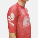Maillot de ciclismo Velo Store Mx Pas Normal Studios Mechanism en color rojo con estampado técnico y ajuste ceñido.