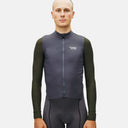 Ciclista con maillot de manga larga Pas Normal Studios Mechanism gris y verde de ajuste aerodinámico pro-fit