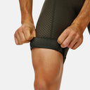 Detalle de los culotes Velo Store Mx Pas Normal Studios Mechanism con patrón de silicón en el elástico del muslo