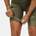 Culotte con tirantes Velo Store Mx Pas Normal Studios Escapism Cargo en color verde oliva con bolsillo lateral