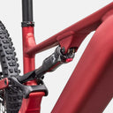 Detalle del cuadro de aleación rojo y amortiguador trasero de la bicicleta eléctrica Velo Store Mx Specialized Turbo Levo 4