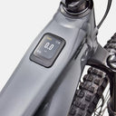 Pantalla Mastermind TCU integrada en el cuadro de aleación gris de la bicicleta eléctrica Velo Store Mx Turbo Levo 4