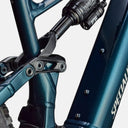 Detalle del cuadro de aleación y amortiguador FOX Float X en la bicicleta eléctrica Velo Store Mx Turbo Levo 4 azul