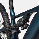 Detalle del amortiguador trasero FOX Float X en la bicicleta eléctrica Velo Store Mx Turbo Levo 4 Comp Alloy azul