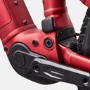 Detalle del motor Specialized 3.1 y biela SRAM en el cuadro de aleación rojo de la bicicleta Velo Store Mx Turbo Levo 4