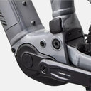 Detalle del motor Specialized 3.1 y bielas SRAM en el cuadro de aleación gris de la bicicleta Velo Store Mx Turbo Levo 4